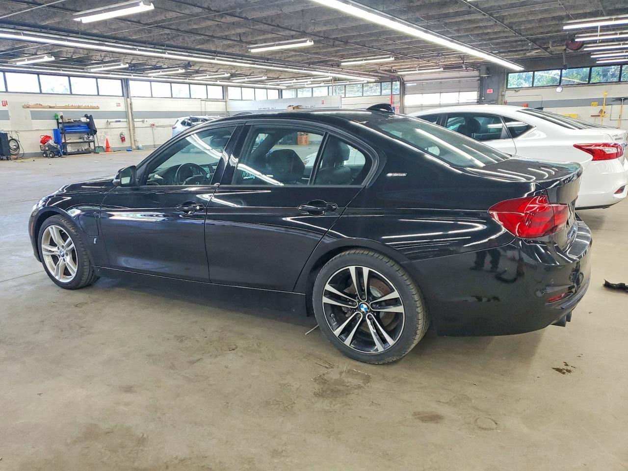2018 BMW 330E - zdjęcie 2