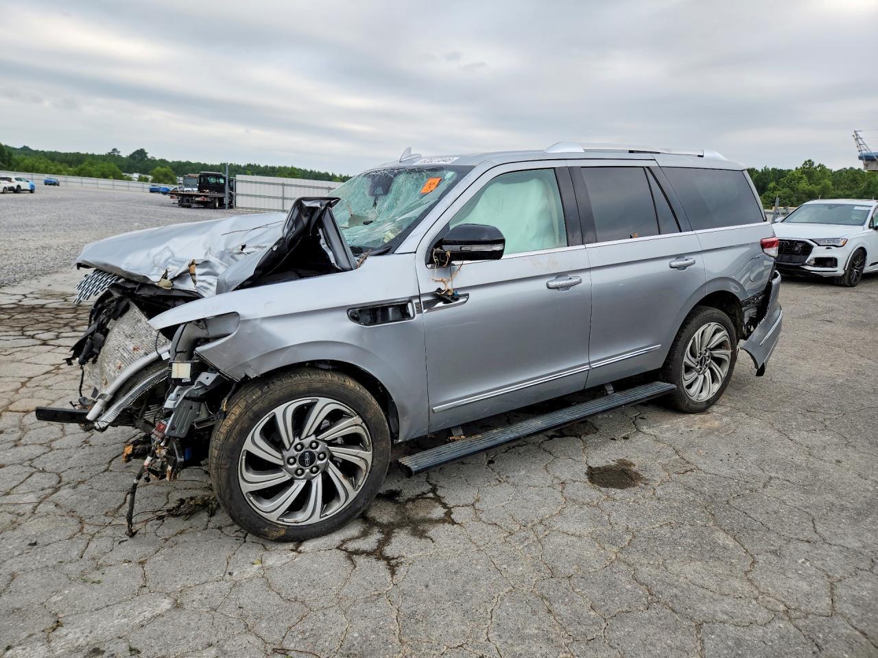 2022 Lincoln Navigator Reserve - zdjęcie główne