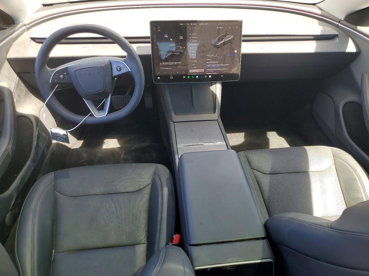 2025 Tesla Model 3 - zdjęcie 8
