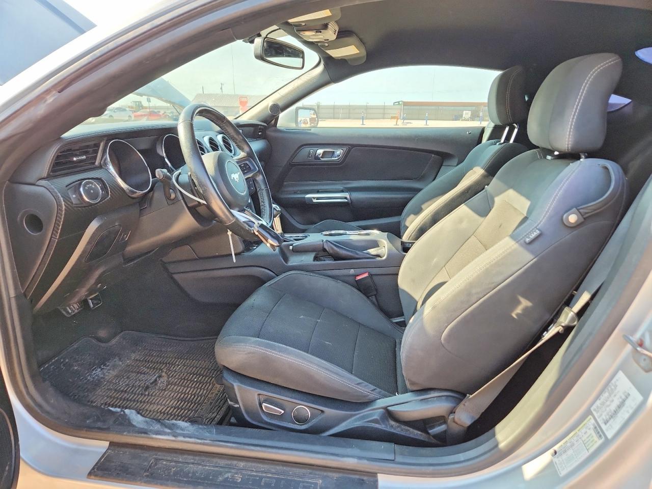 2016 Ford Mustang - zdjęcie 7