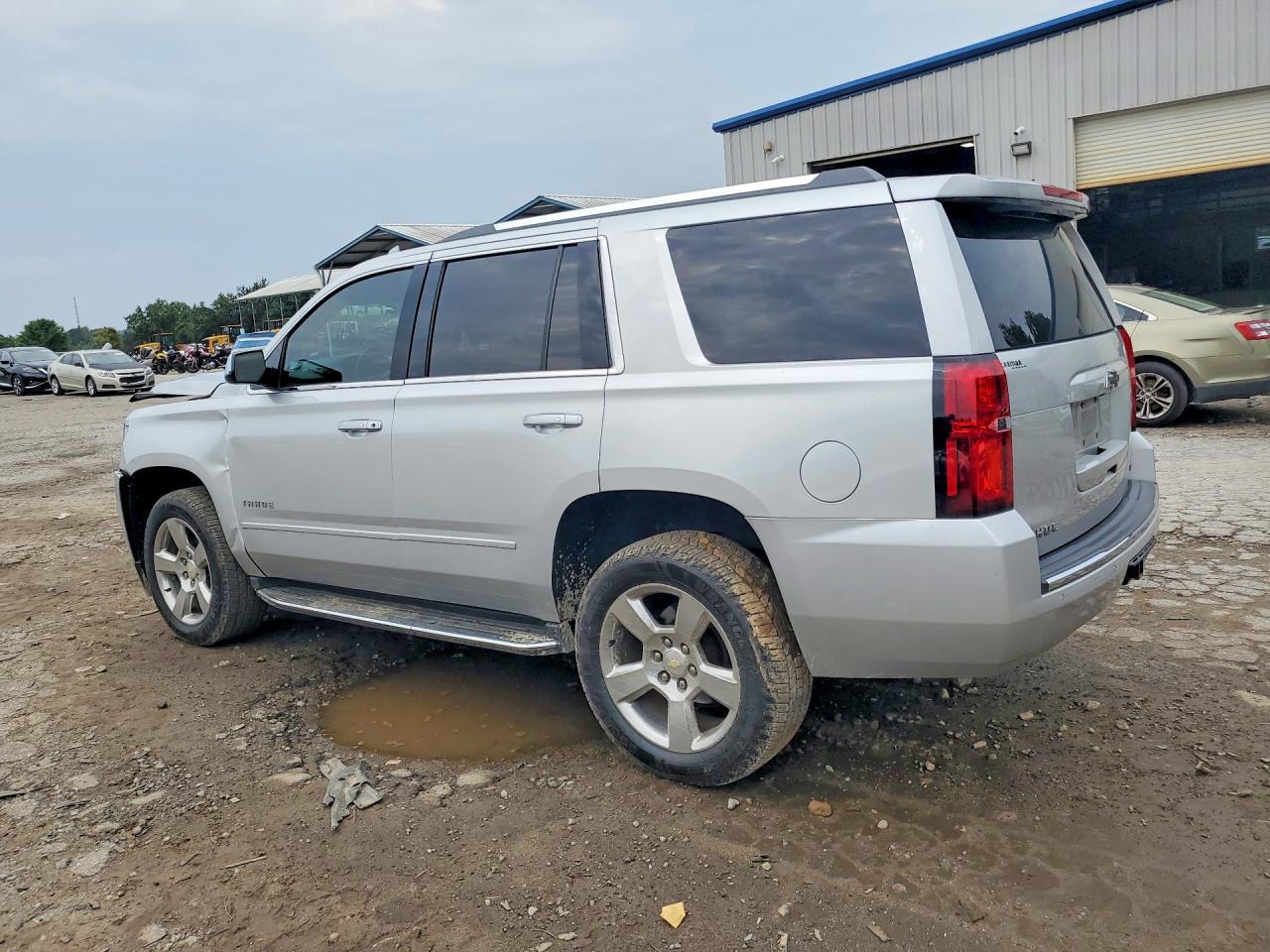 2018 Chevrolet Tahoe C1500 Premier - zdjęcie 2