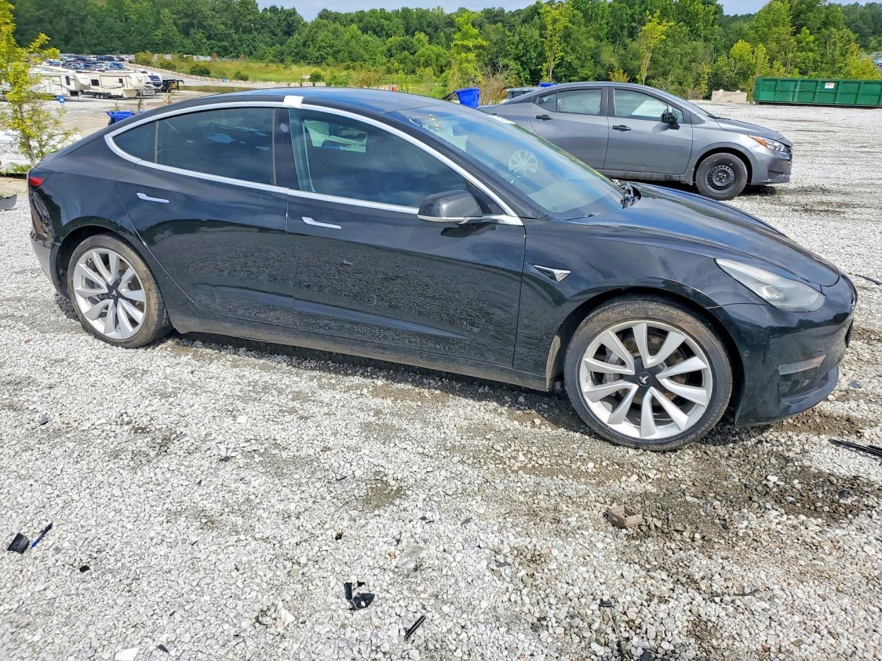 2020 Tesla Model 3 - zdjęcie 4