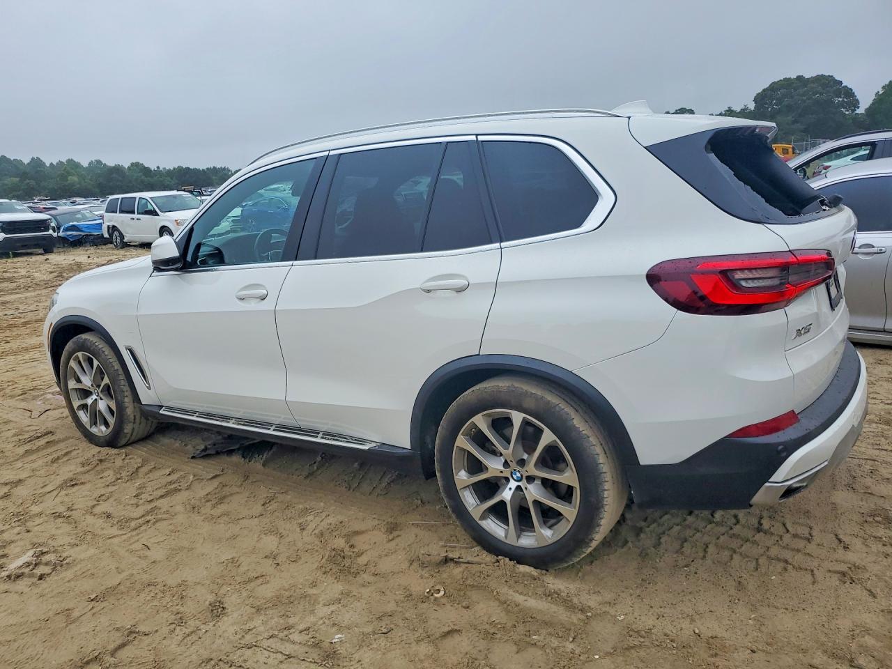 2023 BMW X5 xDrive40I - zdjęcie 2