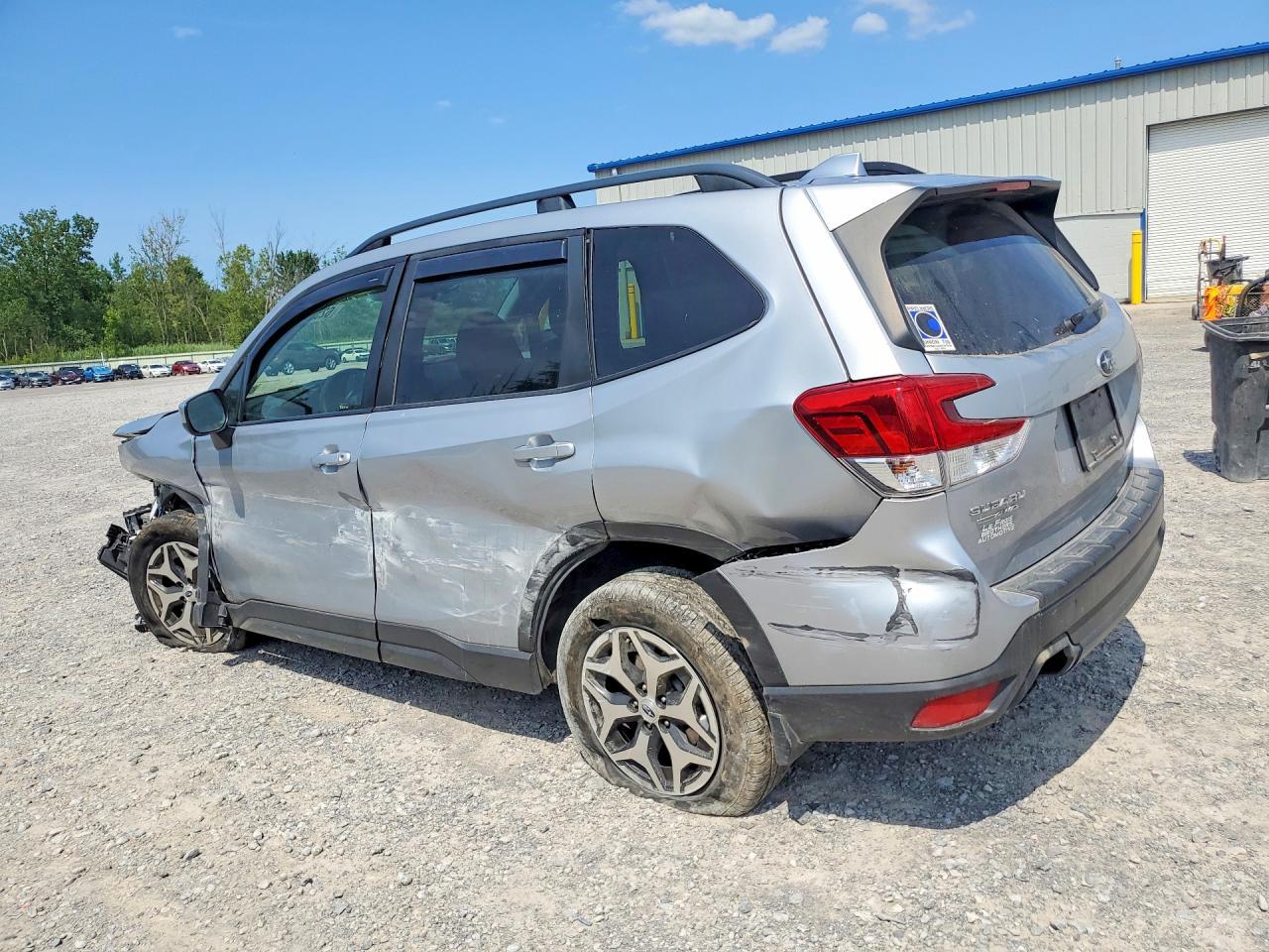 2021 Subaru Forester Premium - zdjęcie 2