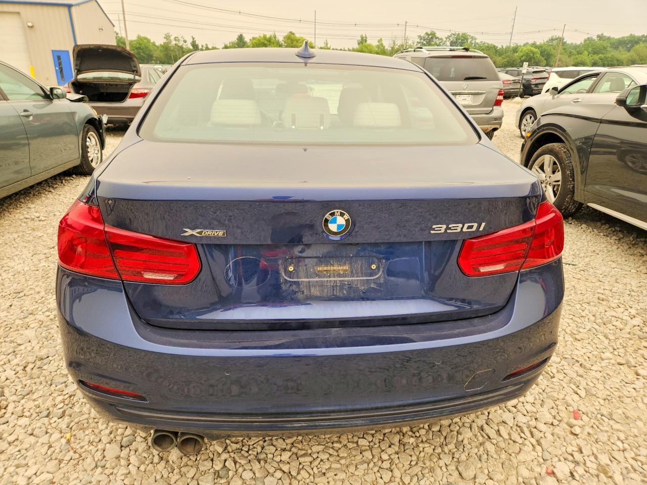 2017 BMW Seria 3 330i - zdjęcie 6