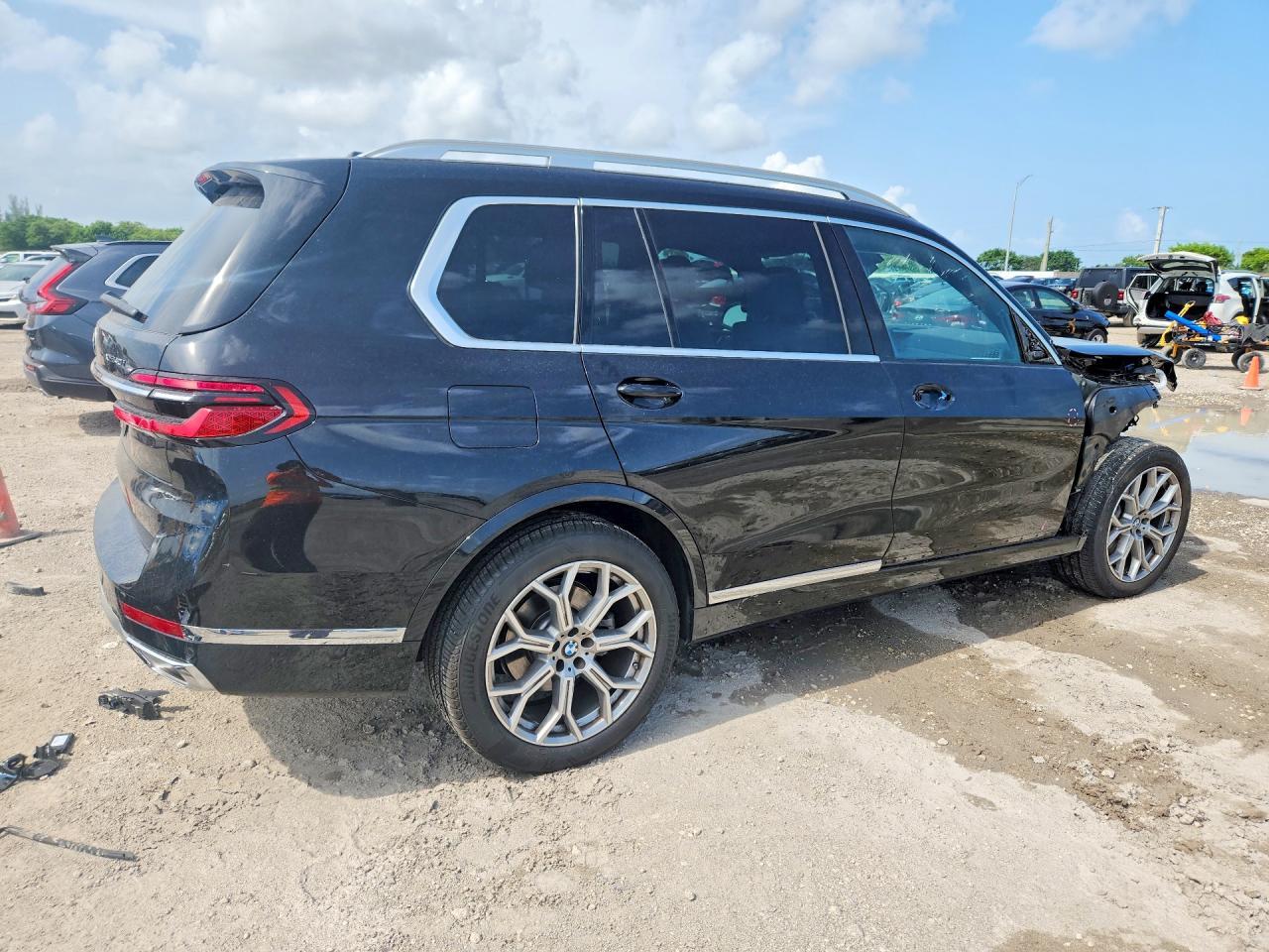 2025 BMW X7 xDrive40I - zdjęcie 3
