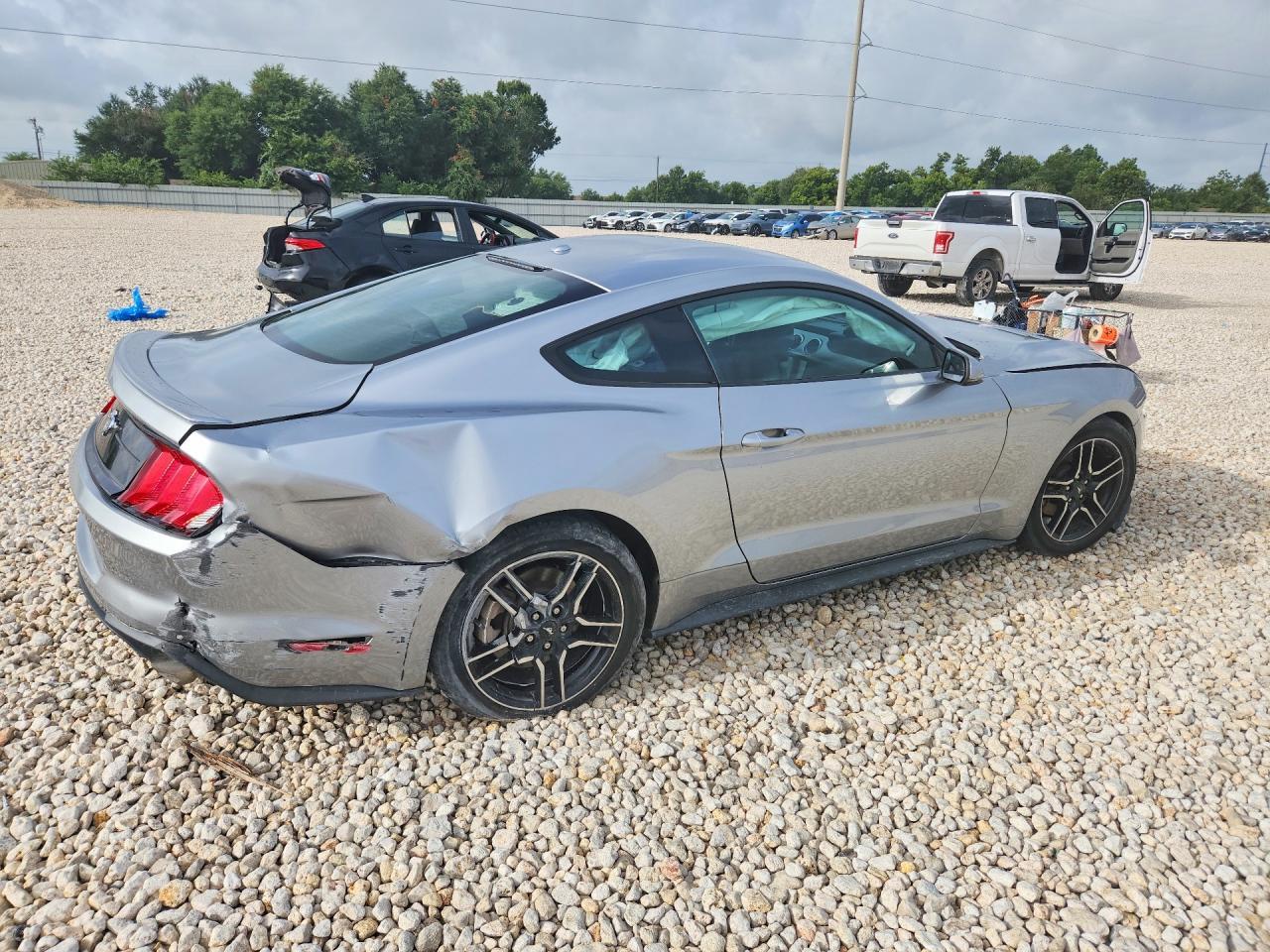 2020 Ford Mustang - zdjęcie 3