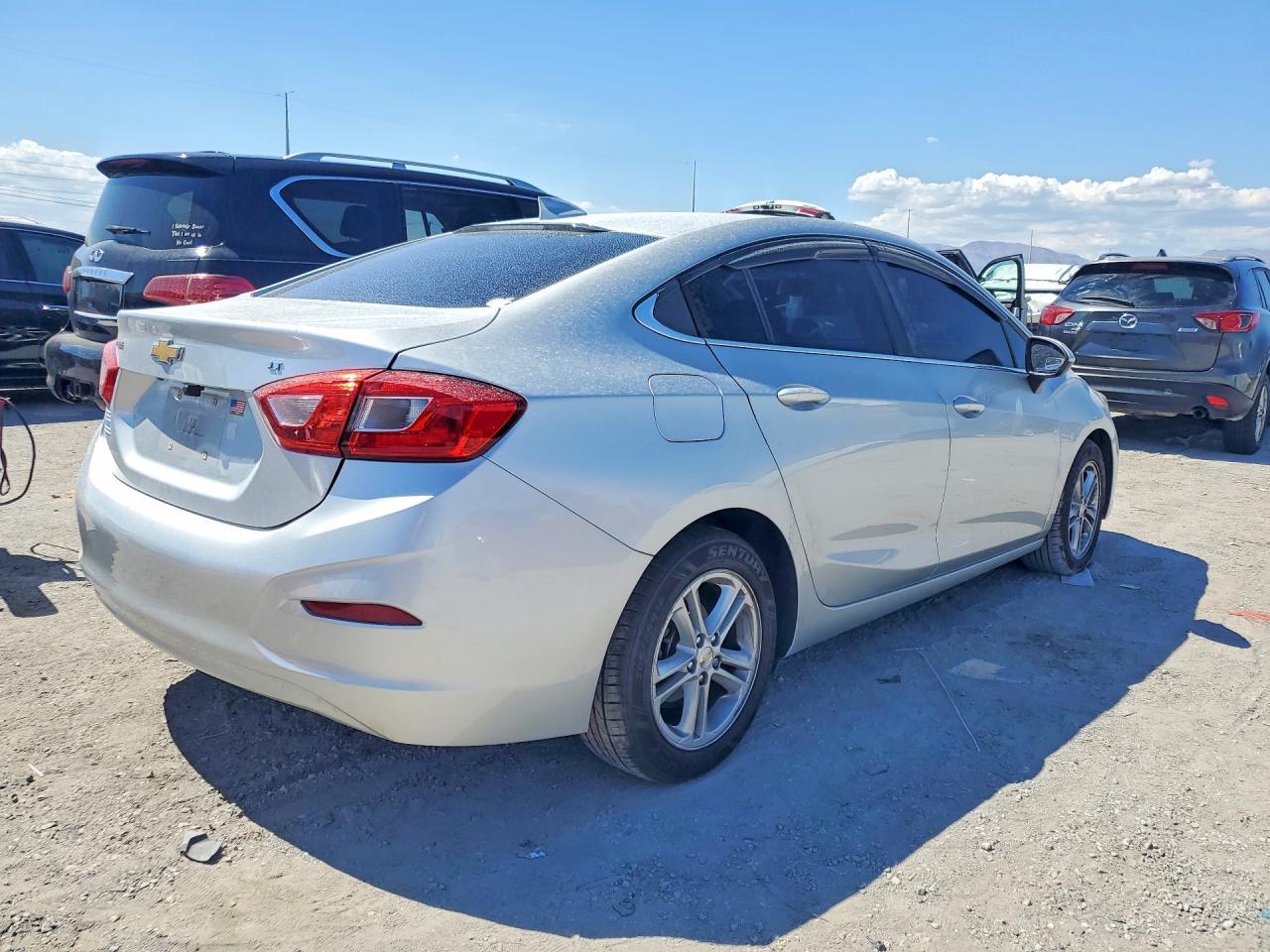 2018 Chevrolet Cruze Lt - zdjęcie 3