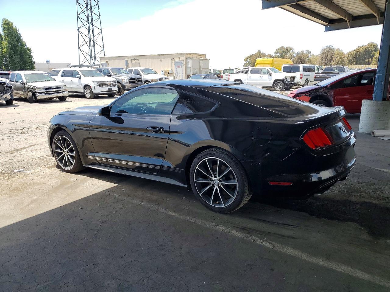 2015 Ford Mustang - zdjęcie 2