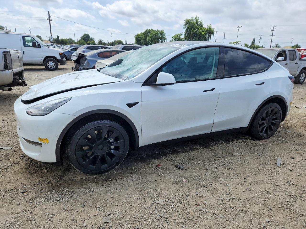 2022 Tesla Model Y - zdjęcie główne