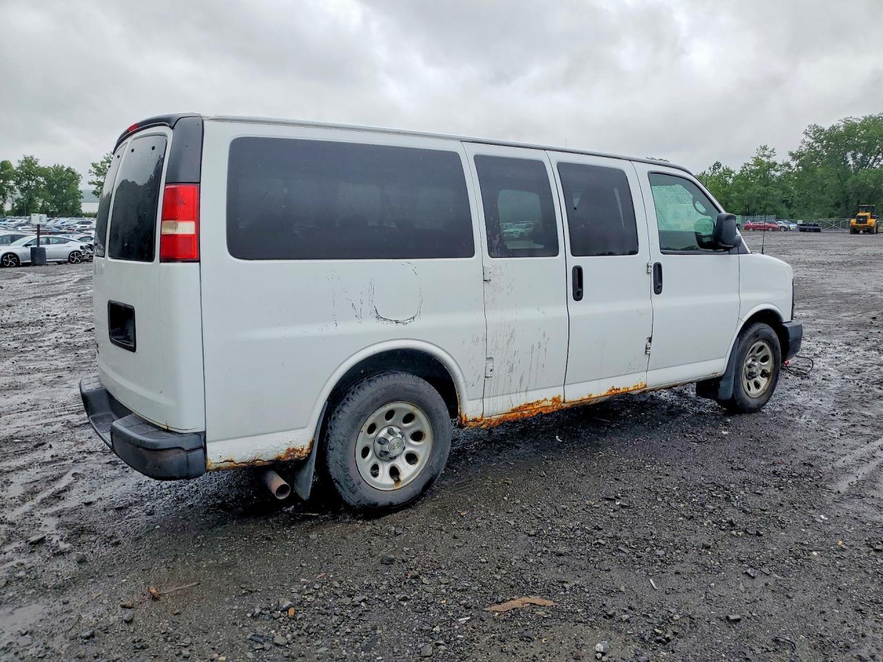 2013 Chevrolet Express G1500 Ls - zdjęcie 3