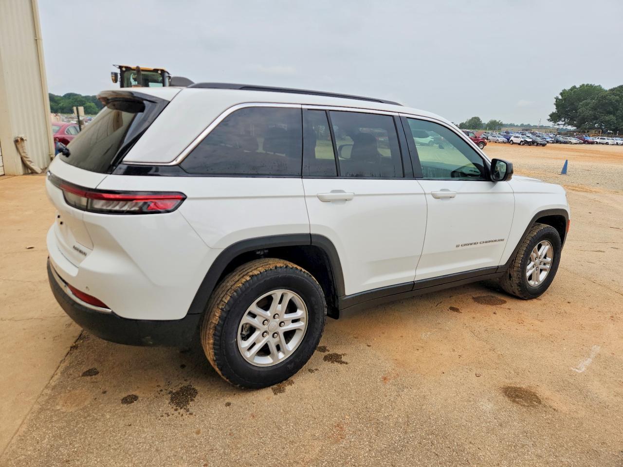 2024 Jeep Grand Cherokee Laredo - zdjęcie 3