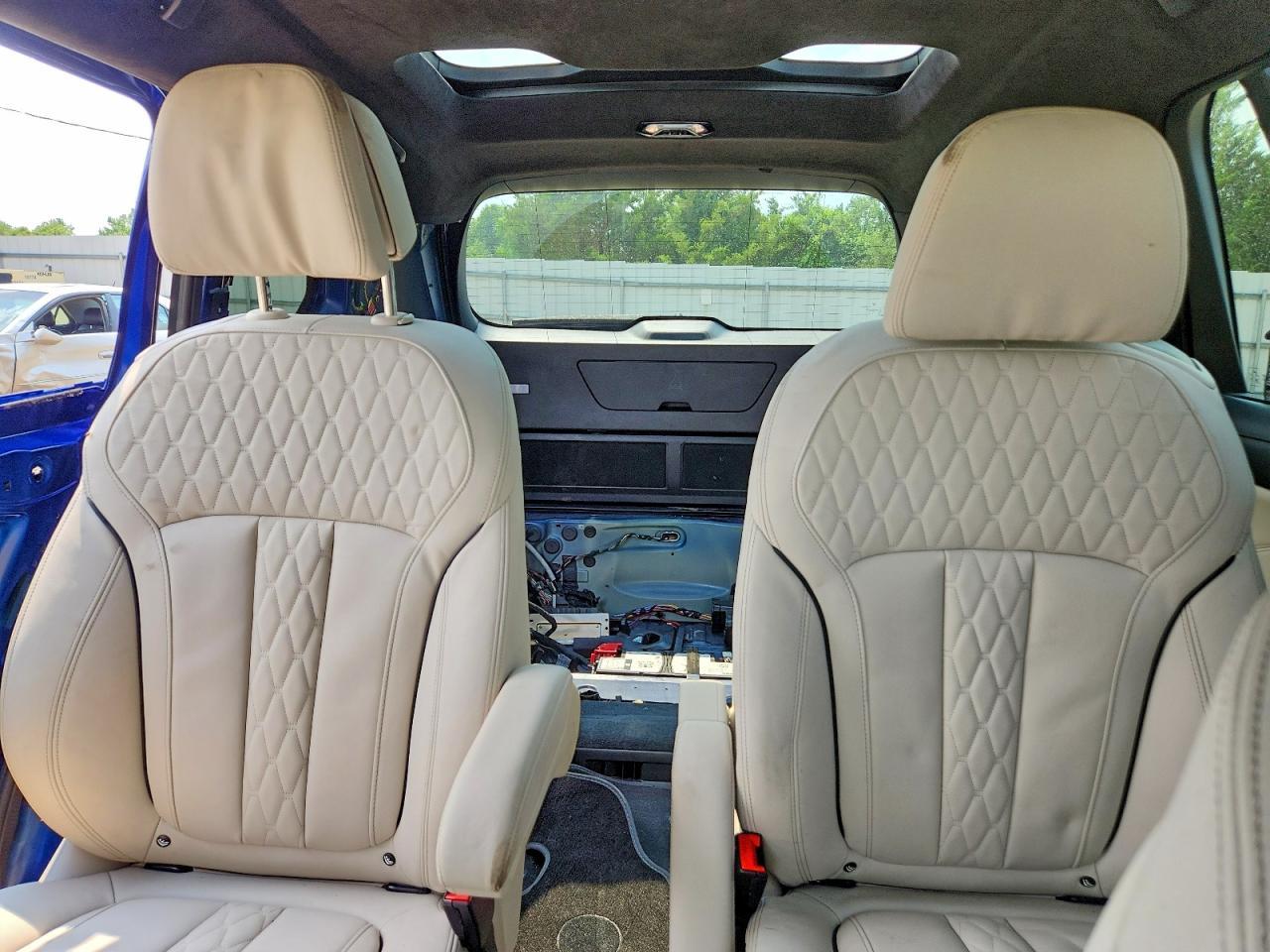 2025 BMW X7 M60I - zdjęcie 10