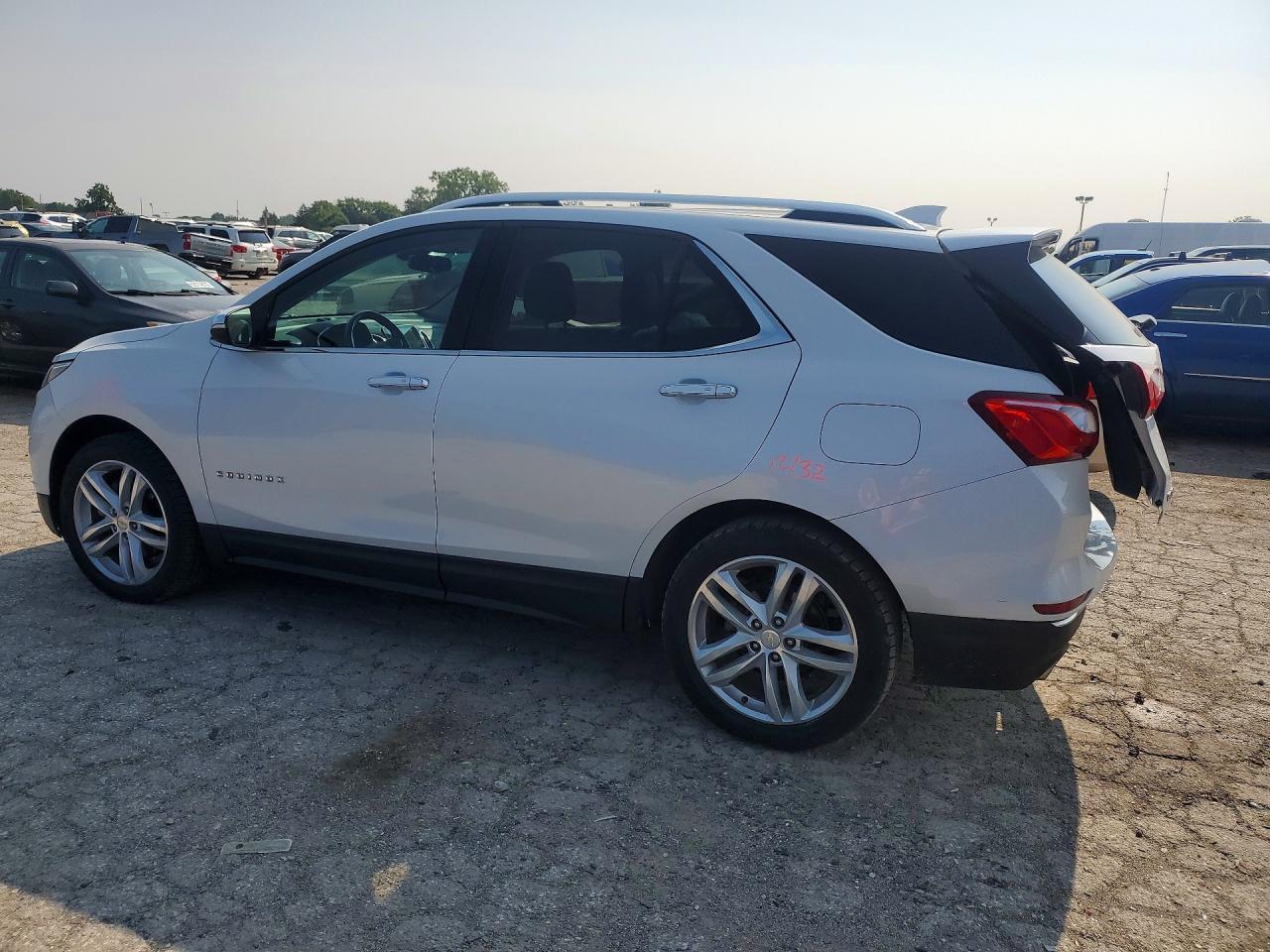2019 Chevrolet Equinox Premier - zdjęcie 2