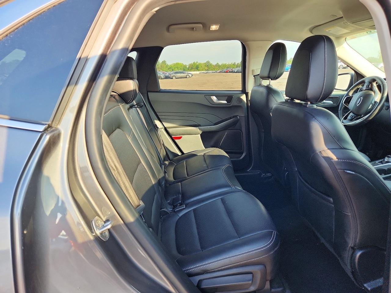 2021 Ford Escape Titanium - zdjęcie 11