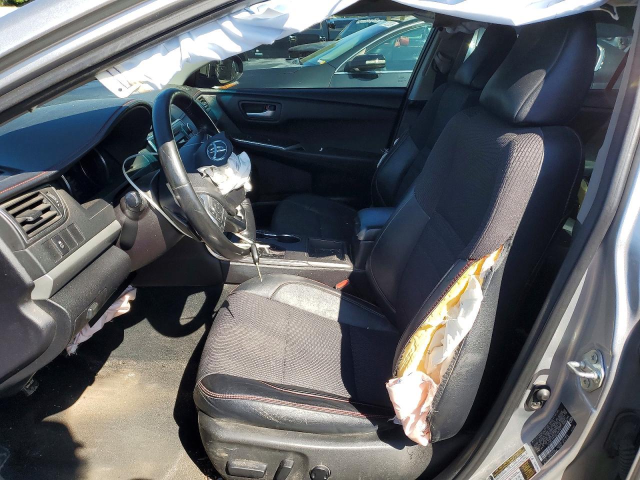 2016 Toyota Camry Se - zdjęcie 13