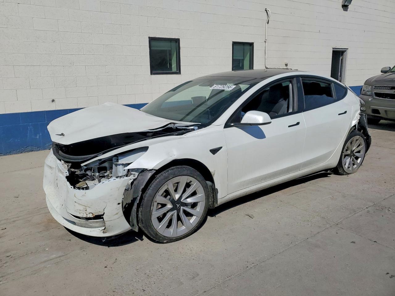 2022 Tesla Model 3 - zdjęcie główne