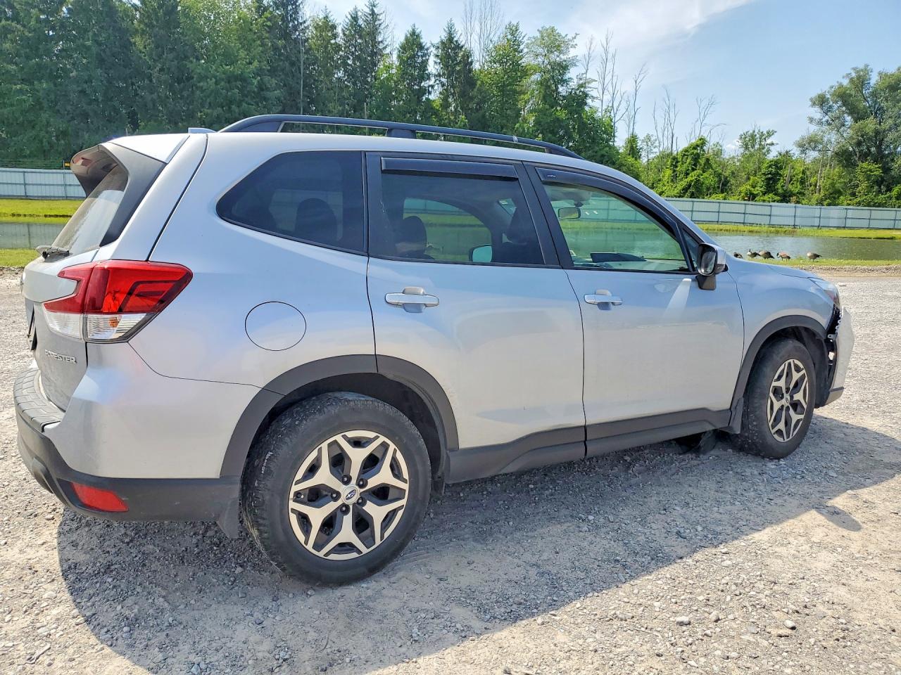 2021 Subaru Forester Premium - zdjęcie 3