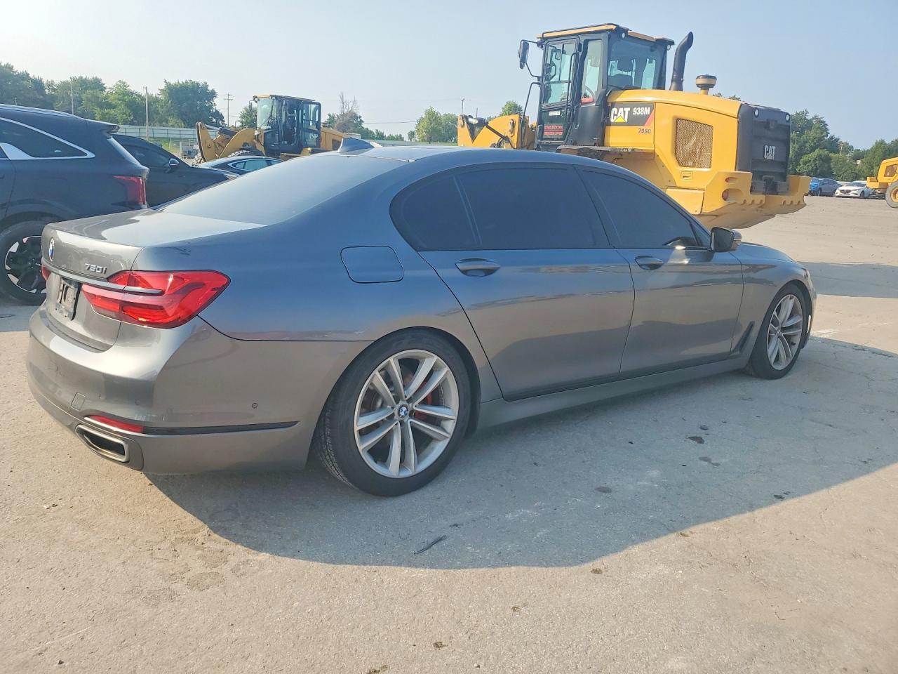 2016 BMW Seria 7 750i - zdjęcie 3