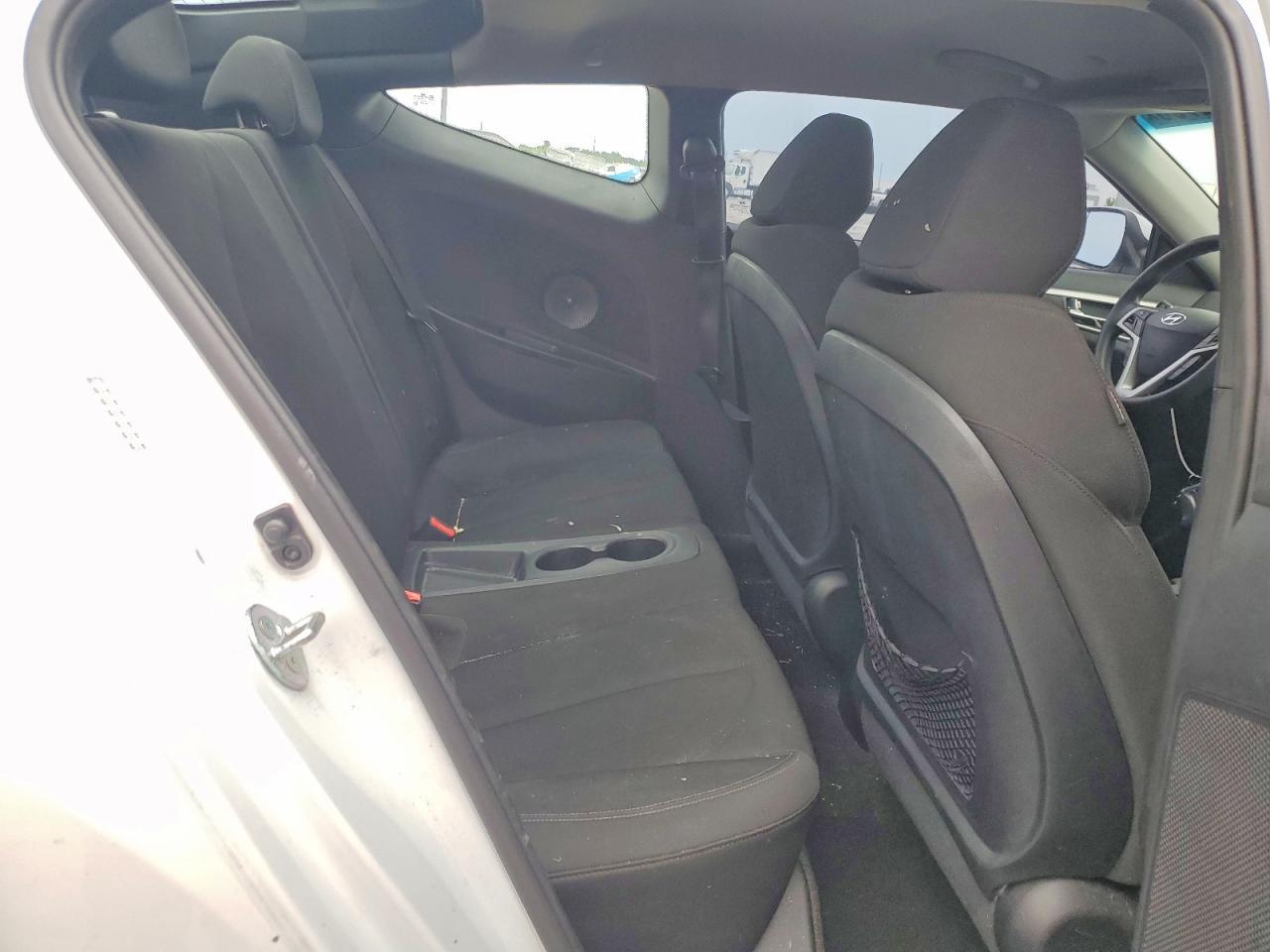 2016 Hyundai Veloster Base - zdjęcie 10
