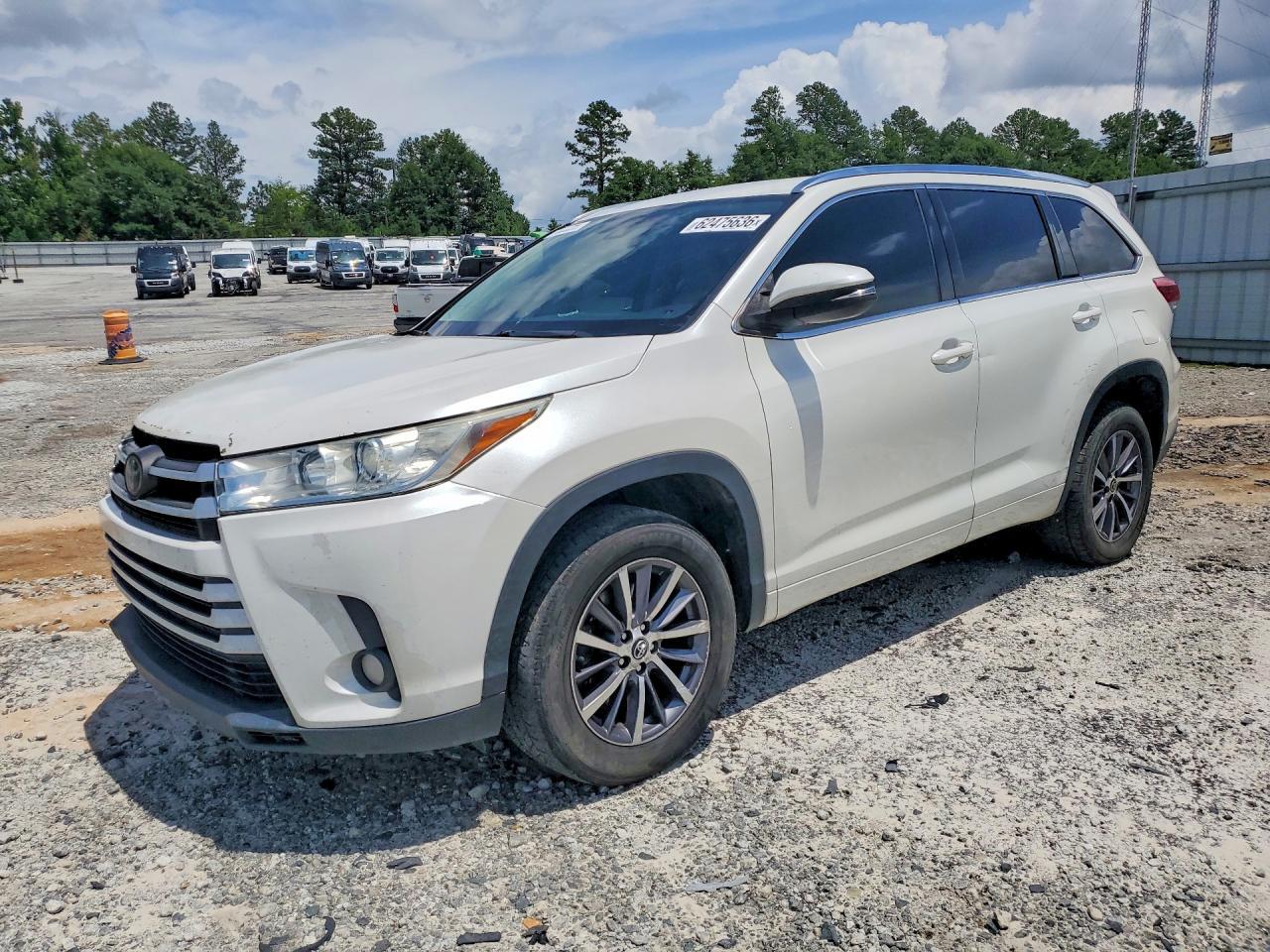 2017 Toyota Highlander Xle - zdjęcie główne