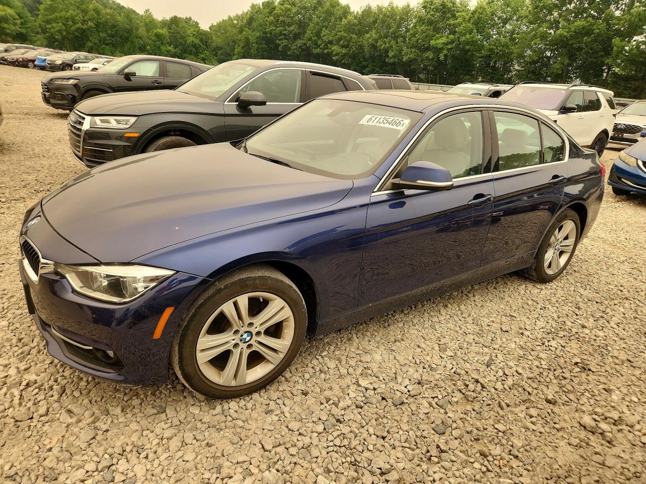 2017 BMW Seria 3 330i - zdjęcie główne
