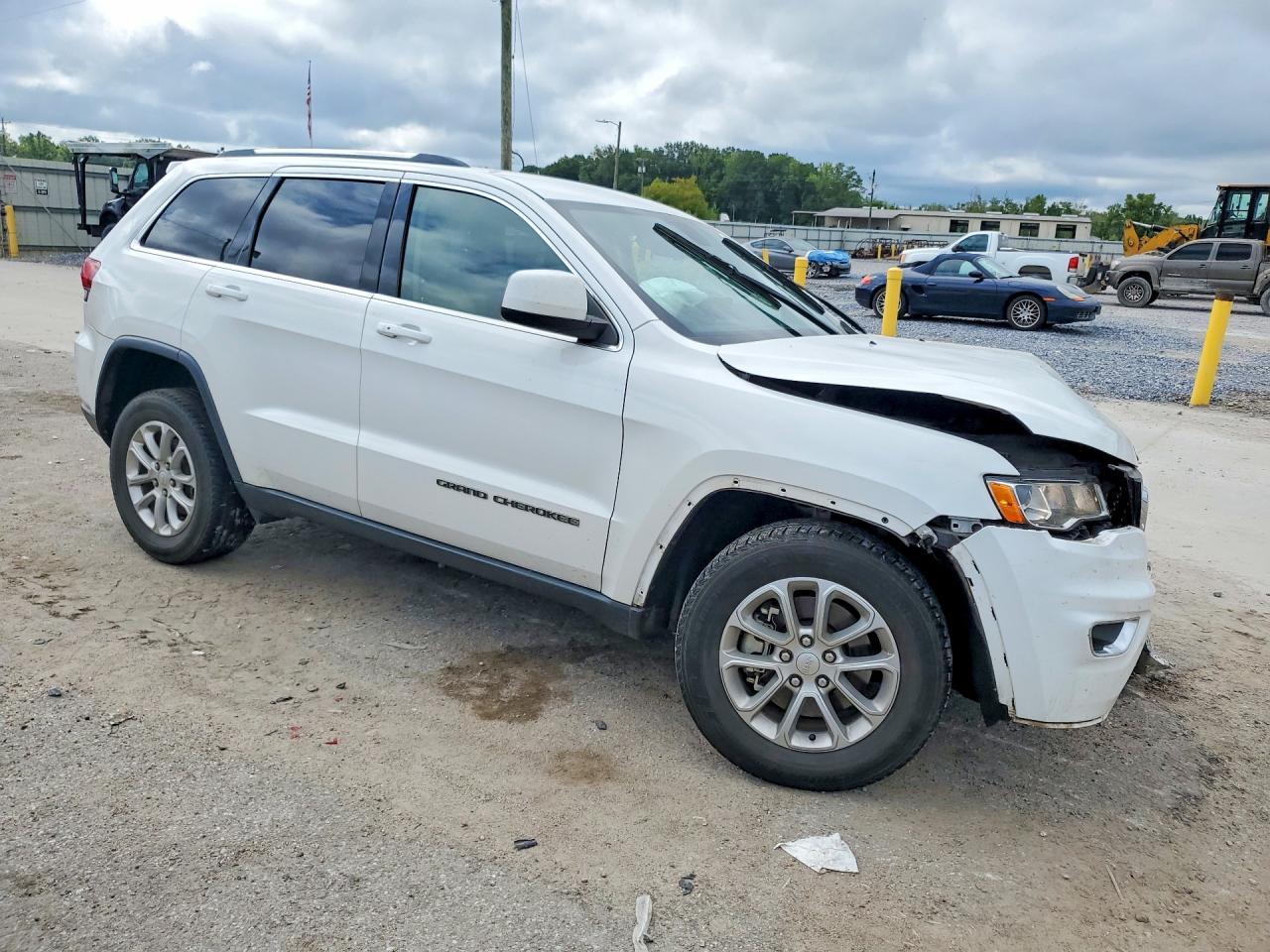 2021 Jeep Grand Cherokee Laredo - zdjęcie 4