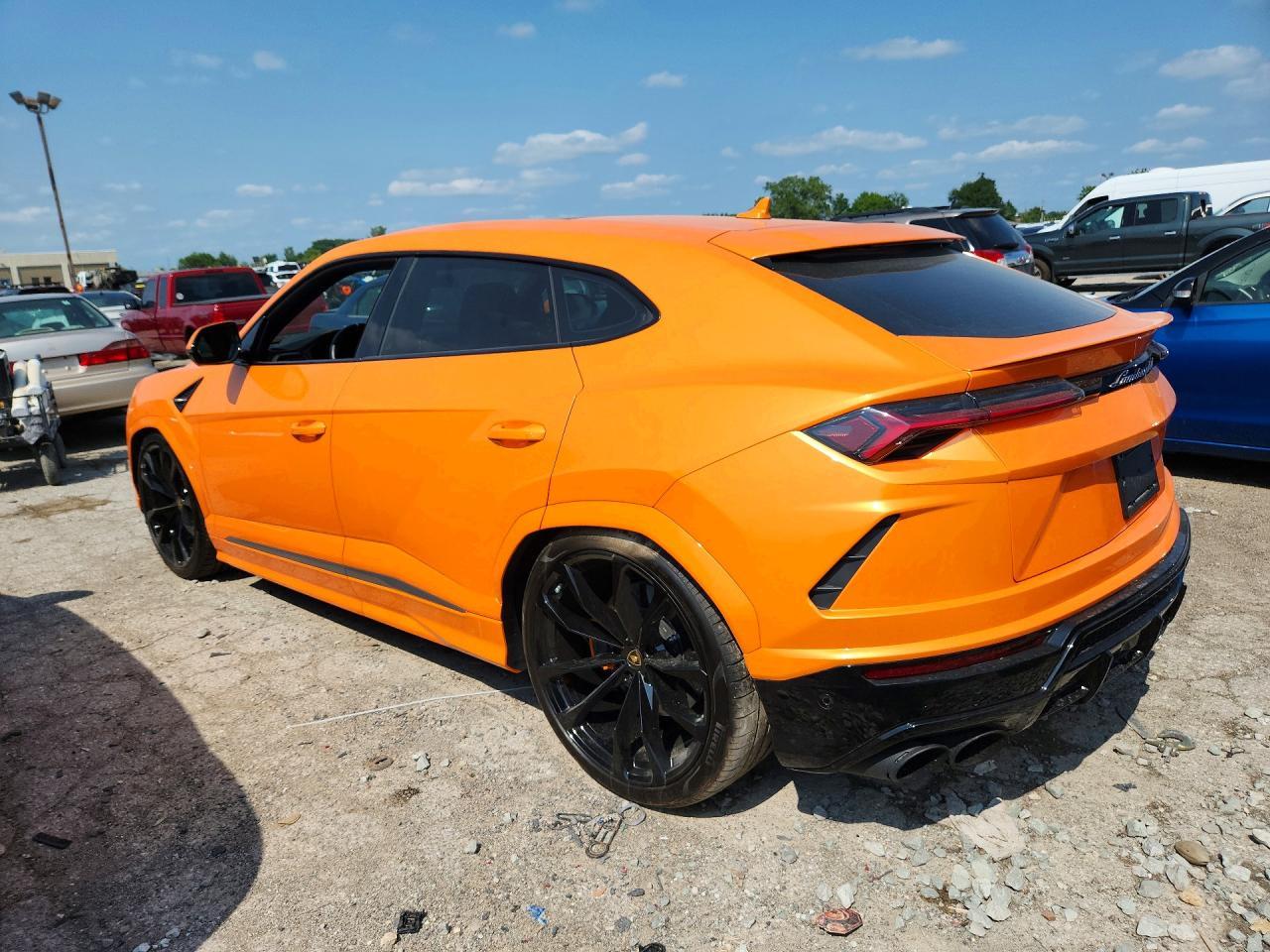 2022 Lamborghini Urus - zdjęcie 2