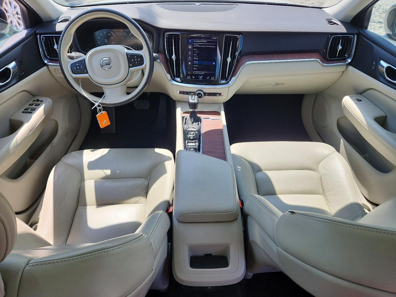 2021 Volvo S60 T5 Momentum - zdjęcie 8