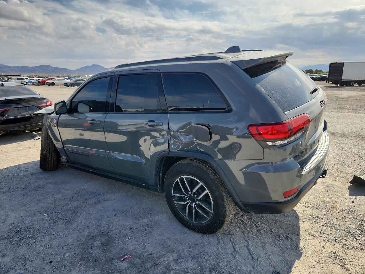 2021 Jeep Grand Cherokee Trailhawk - zdjęcie 2