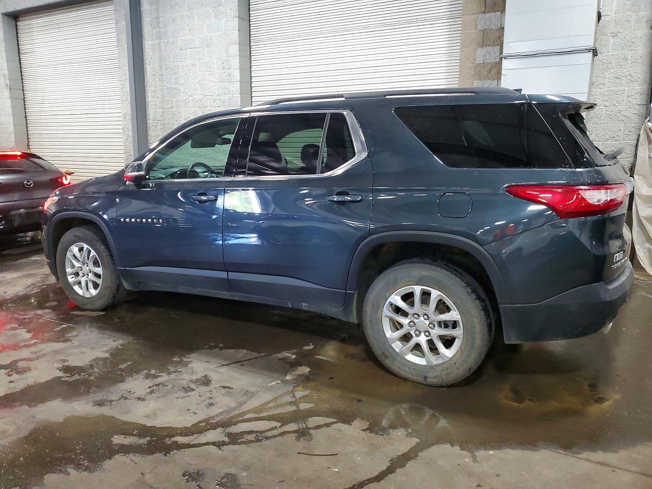 2021 Chevrolet Traverse Lt - zdjęcie 2