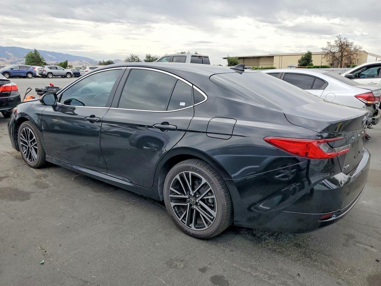2025 Toyota Camry Xle - zdjęcie 2