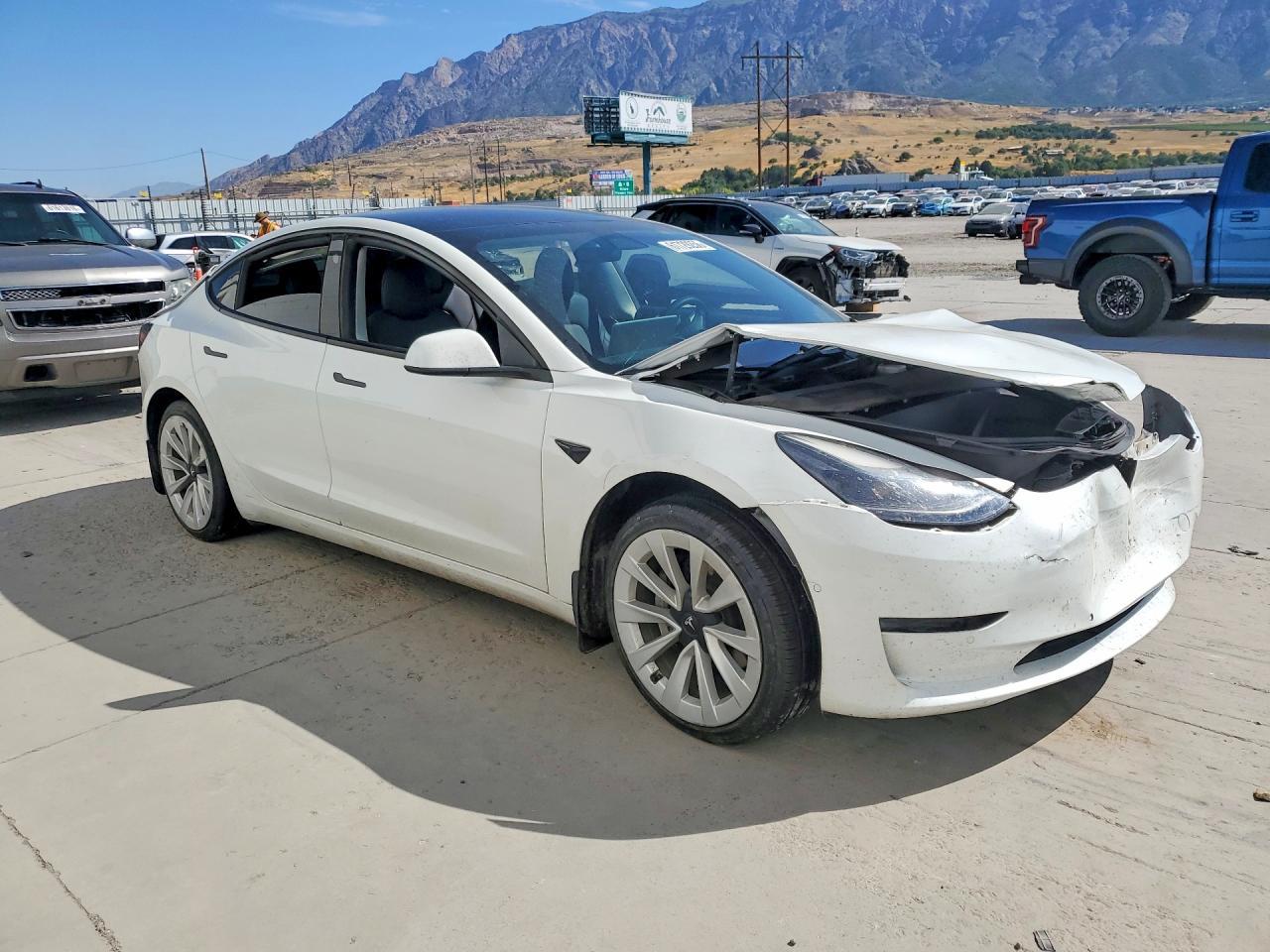 2022 Tesla Model 3 - zdjęcie 4