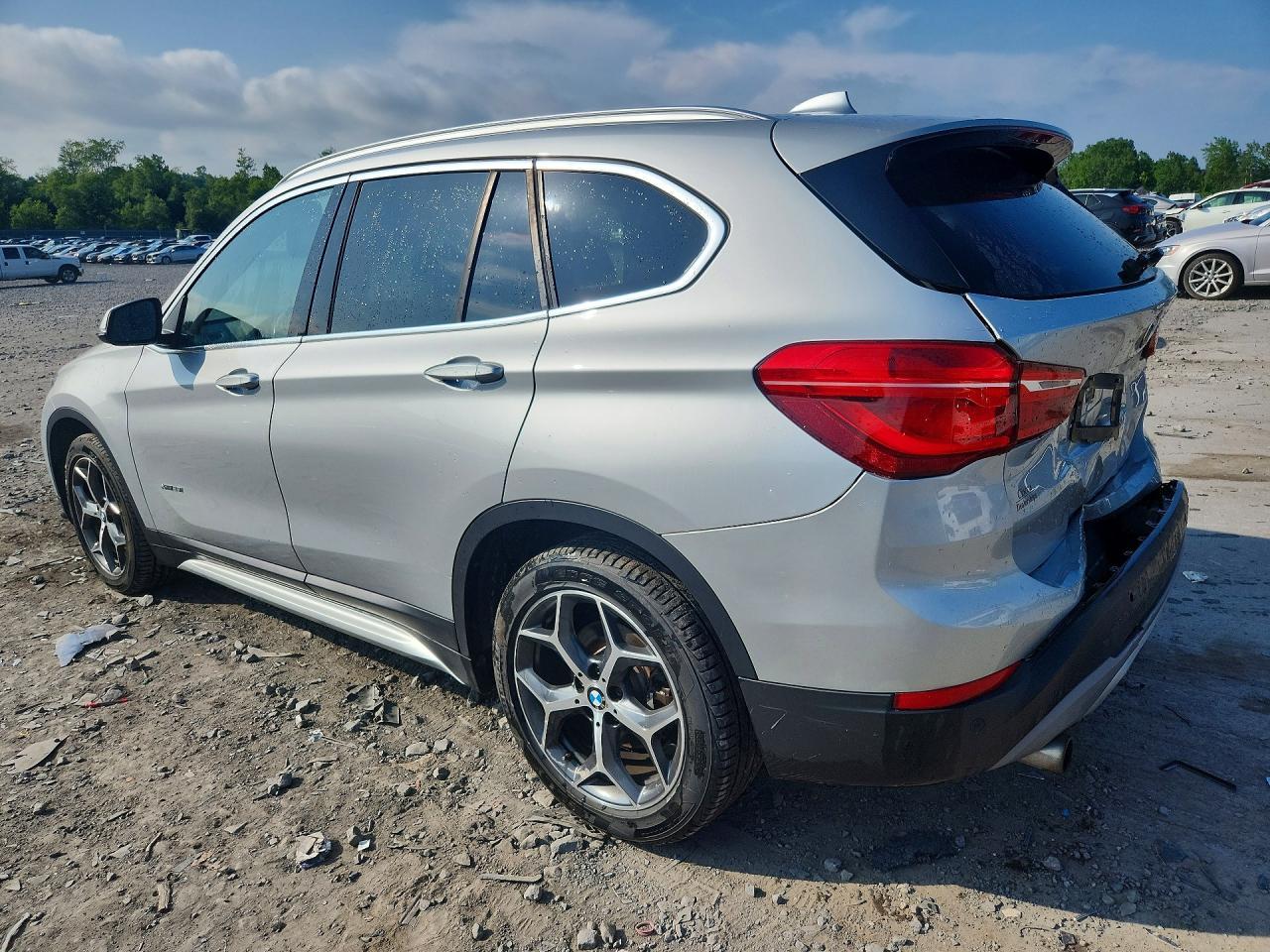 2017 BMW X1 xDrive28I - zdjęcie 2