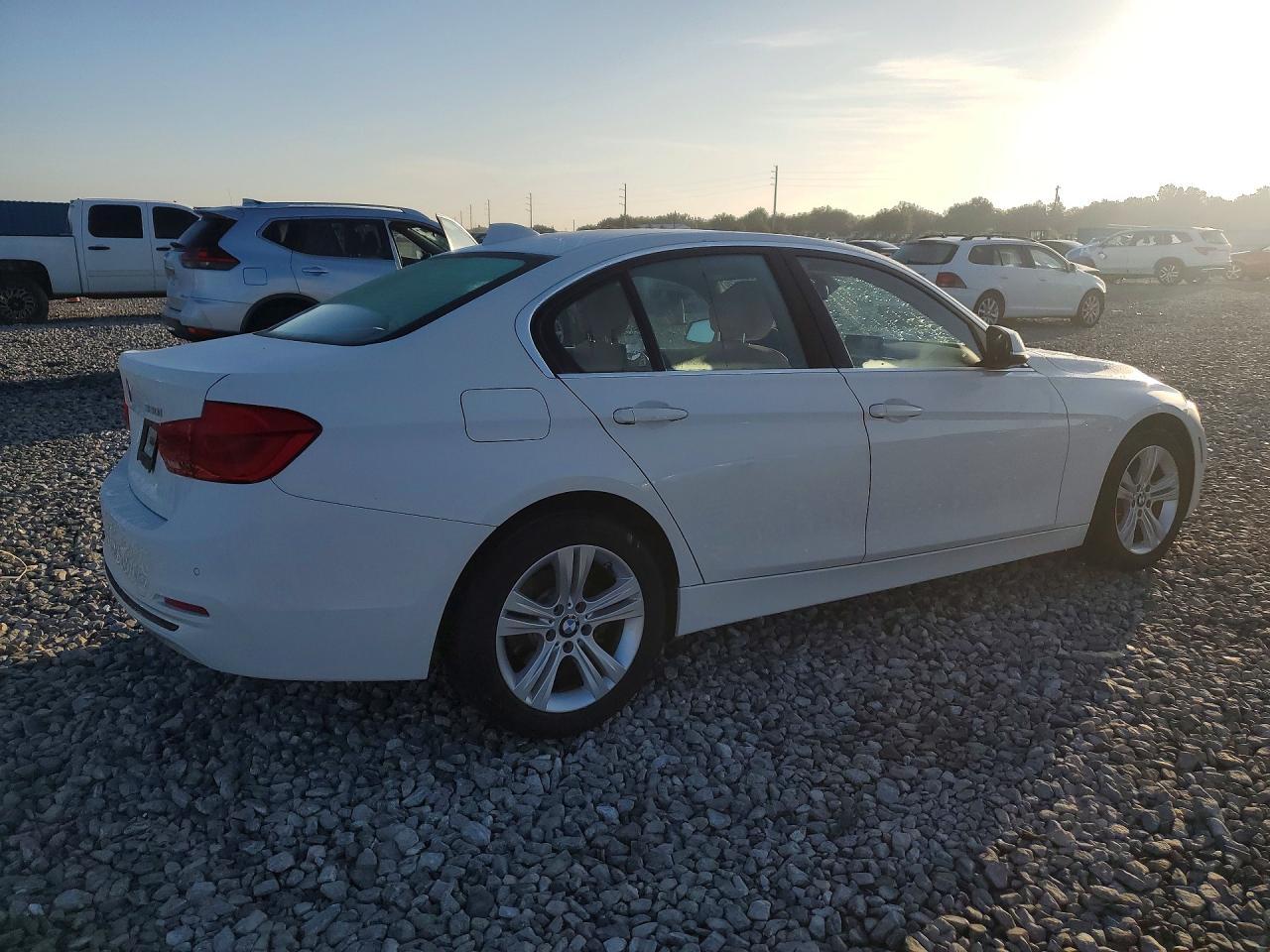 2018 BMW 330 I - zdjęcie 3