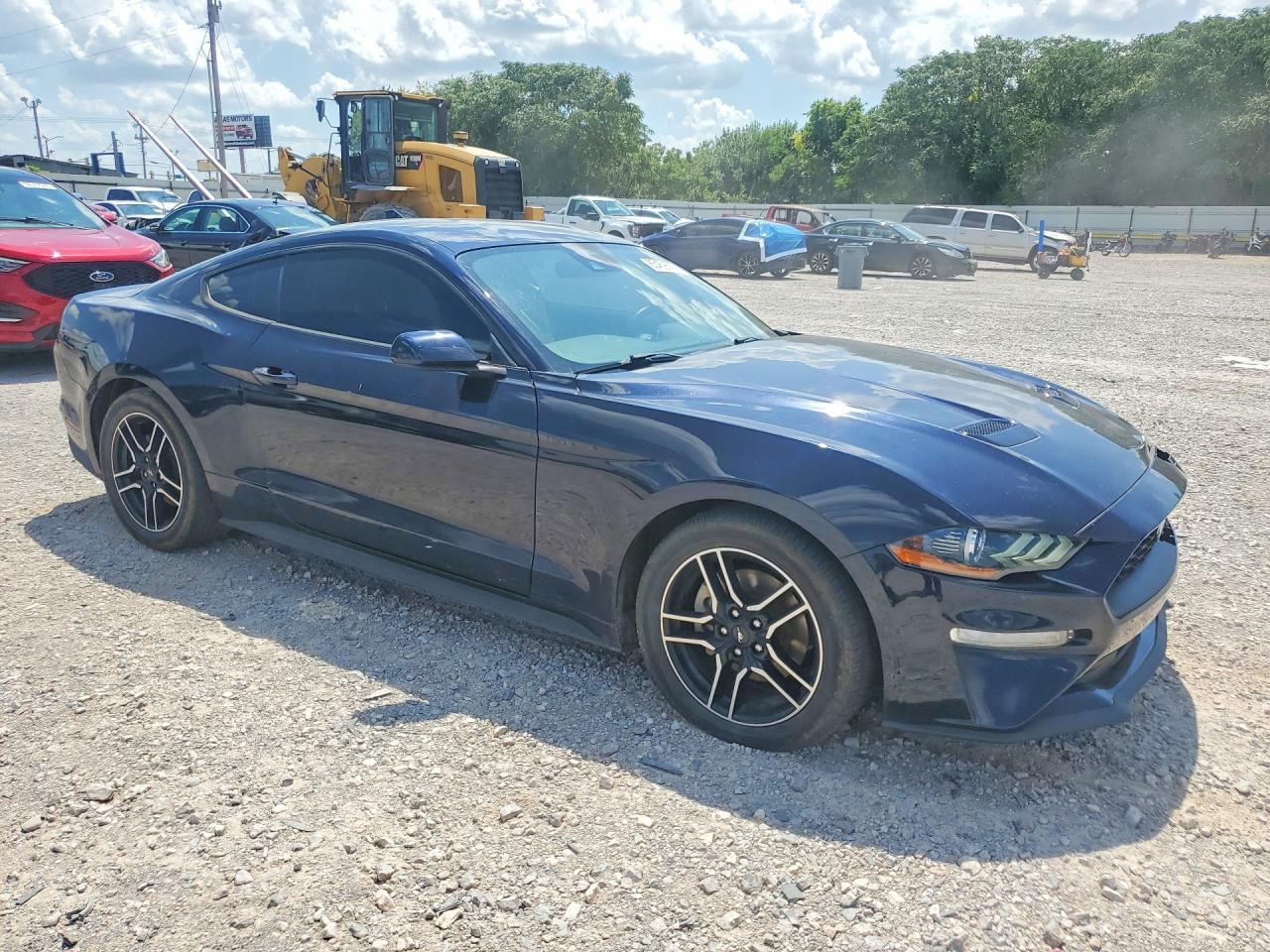 2021 Ford Mustang - zdjęcie 4