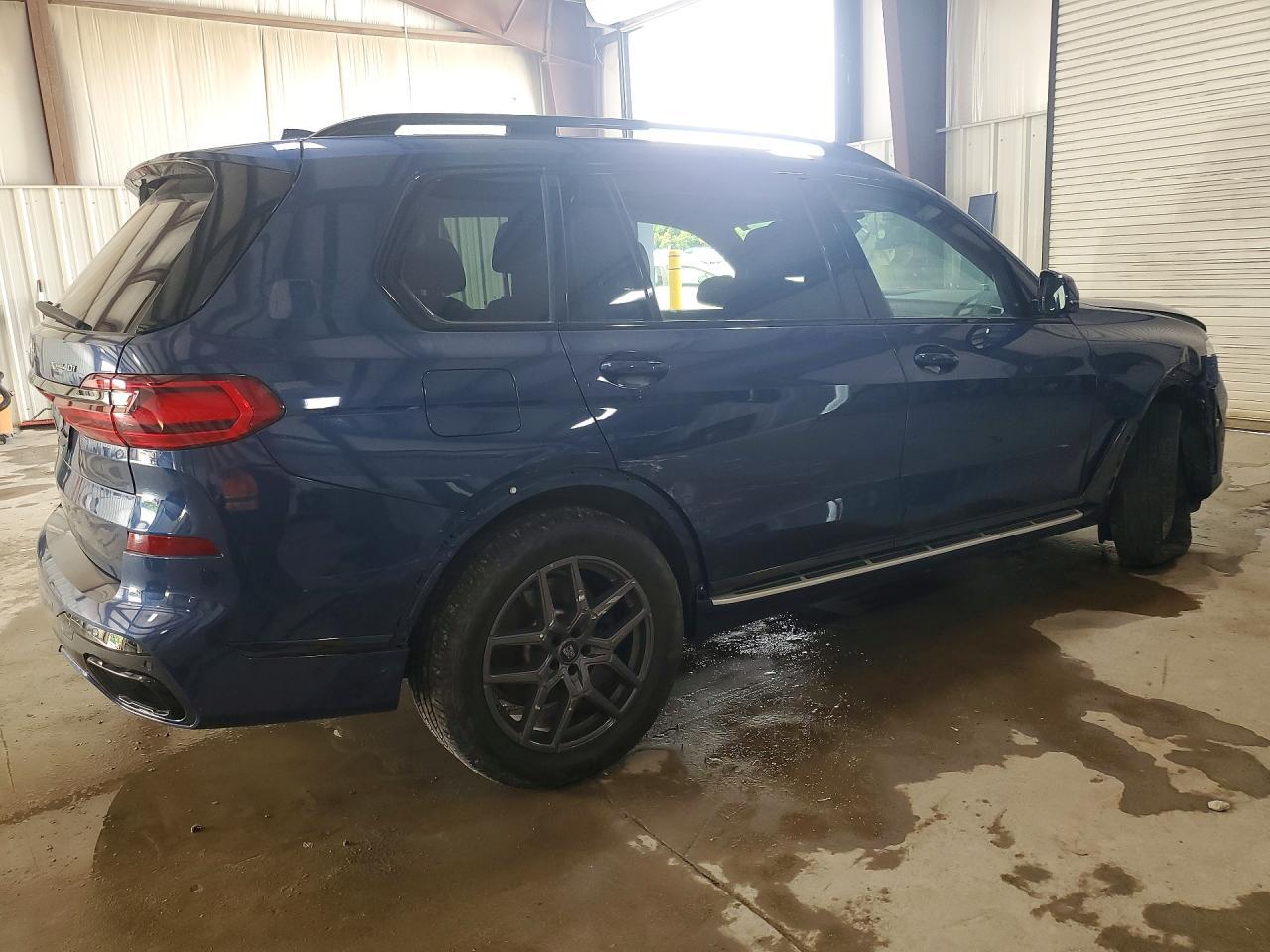 2021 BMW X7 xDrive40I - zdjęcie 3