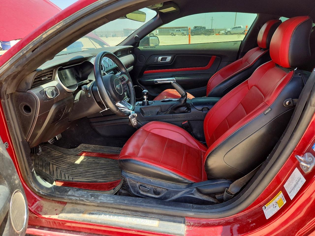 2021 Ford Mustang - zdjęcie 7