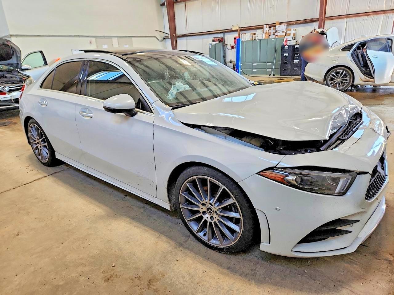 2020 Mercedes-Benz A 220 4Matic - zdjęcie 4