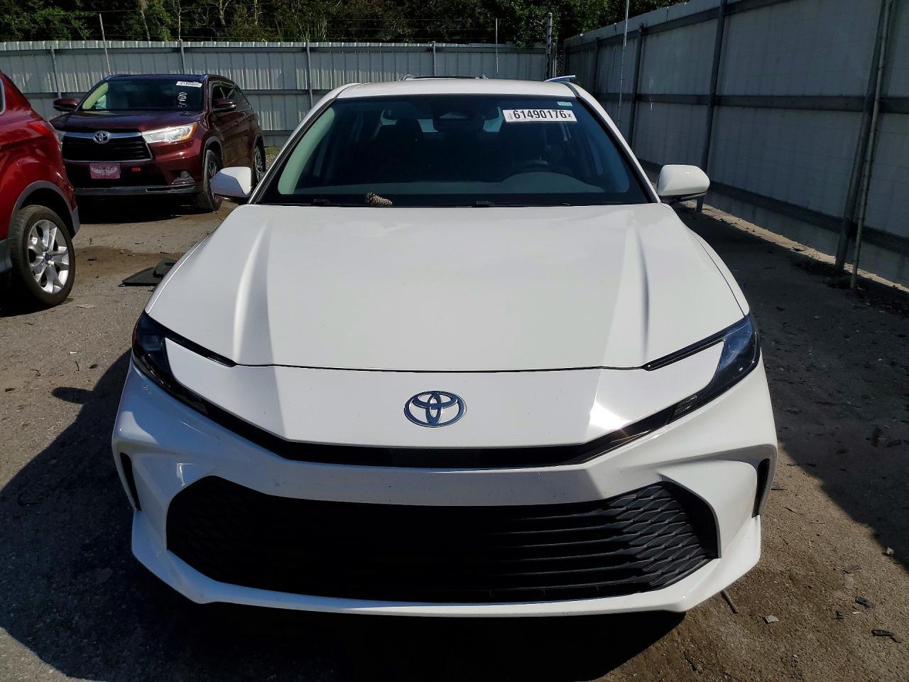 2025 Toyota Camry Le - zdjęcie 5