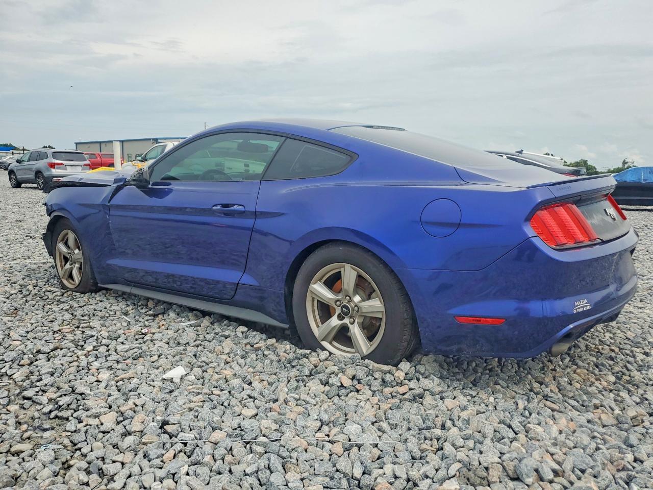 2015 Ford Mustang - zdjęcie 2