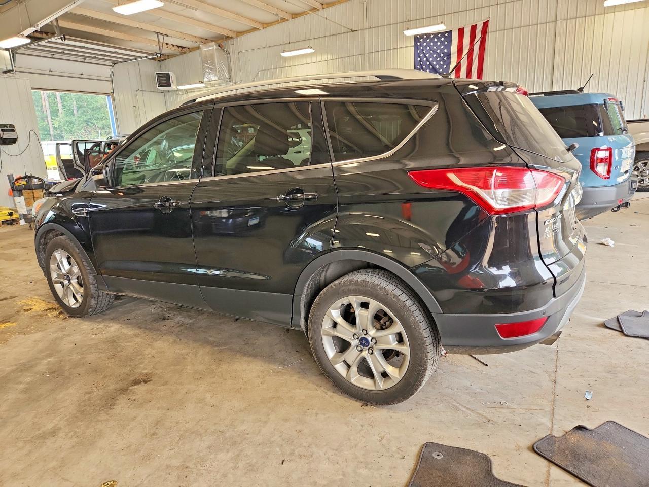 2016 Ford Escape Titanium - zdjęcie 2