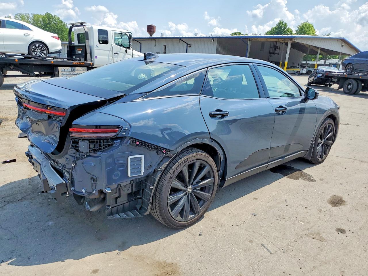 2025 Toyota Crown Nightshade - zdjęcie 3