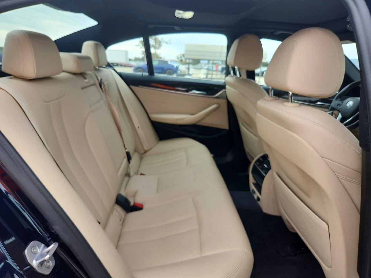 2019 BMW 530 I - zdjęcie 10