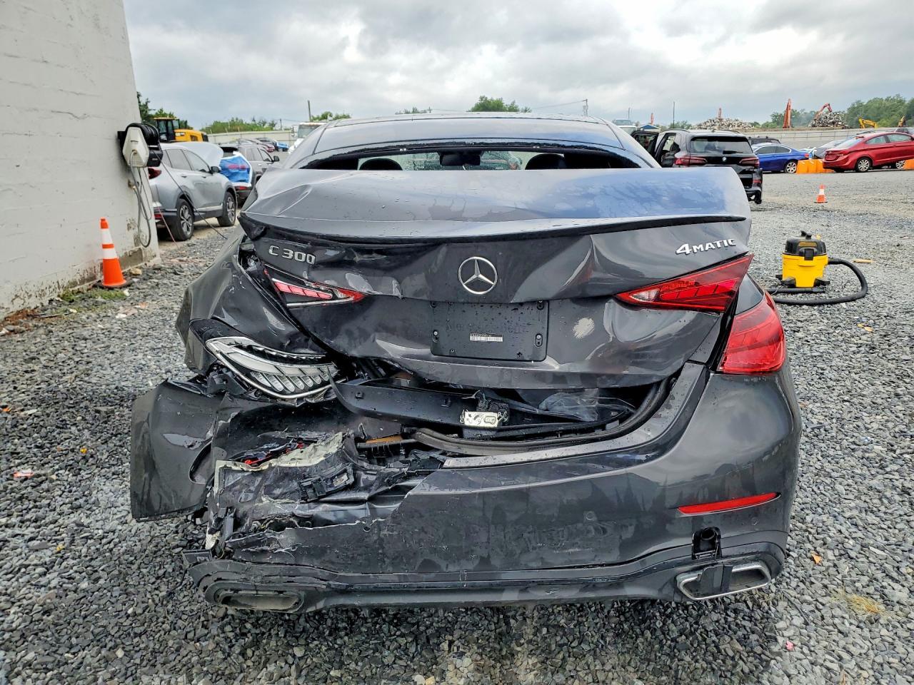 2025 Mercedes-Benz C 300 4Matic - zdjęcie 6