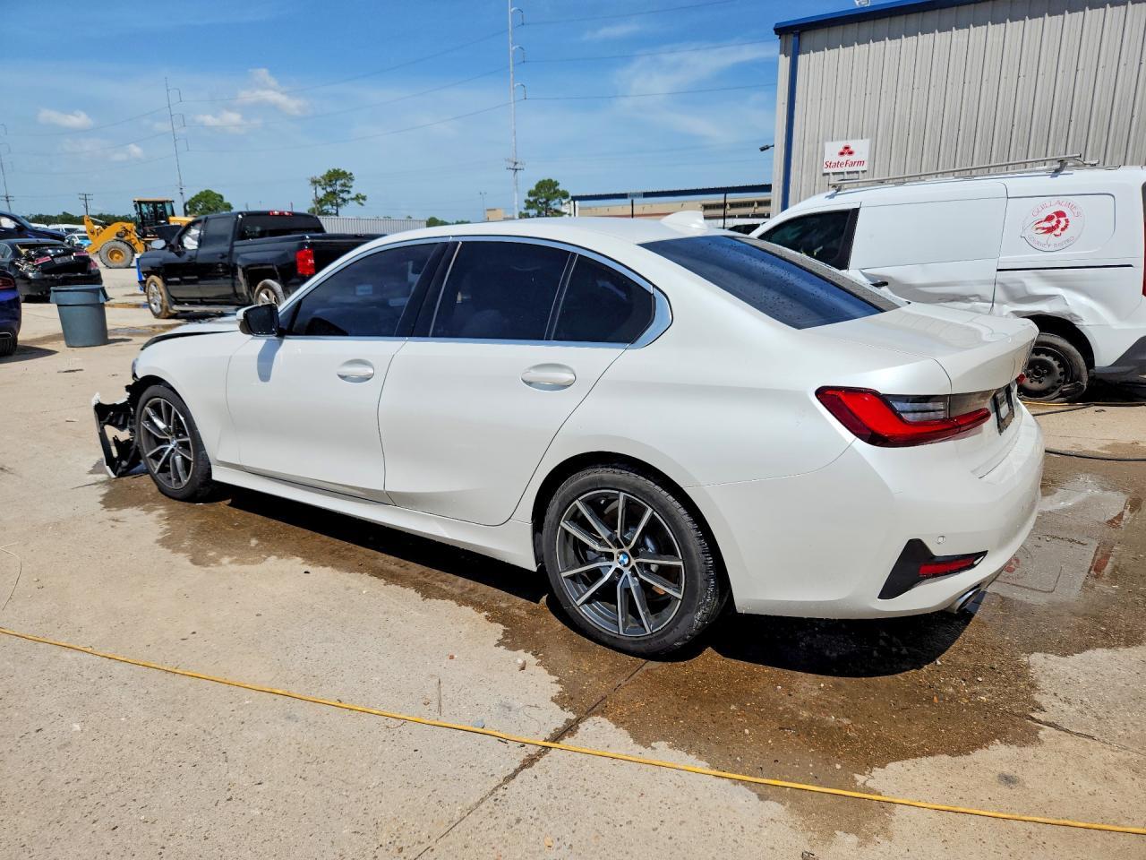 2020 BMW 330I - zdjęcie 2