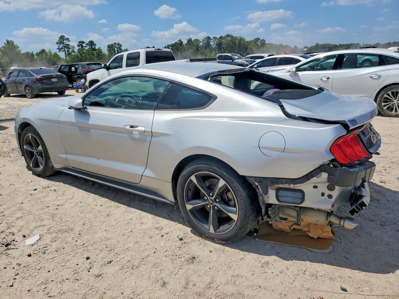 2018 Ford Mustang - zdjęcie 2