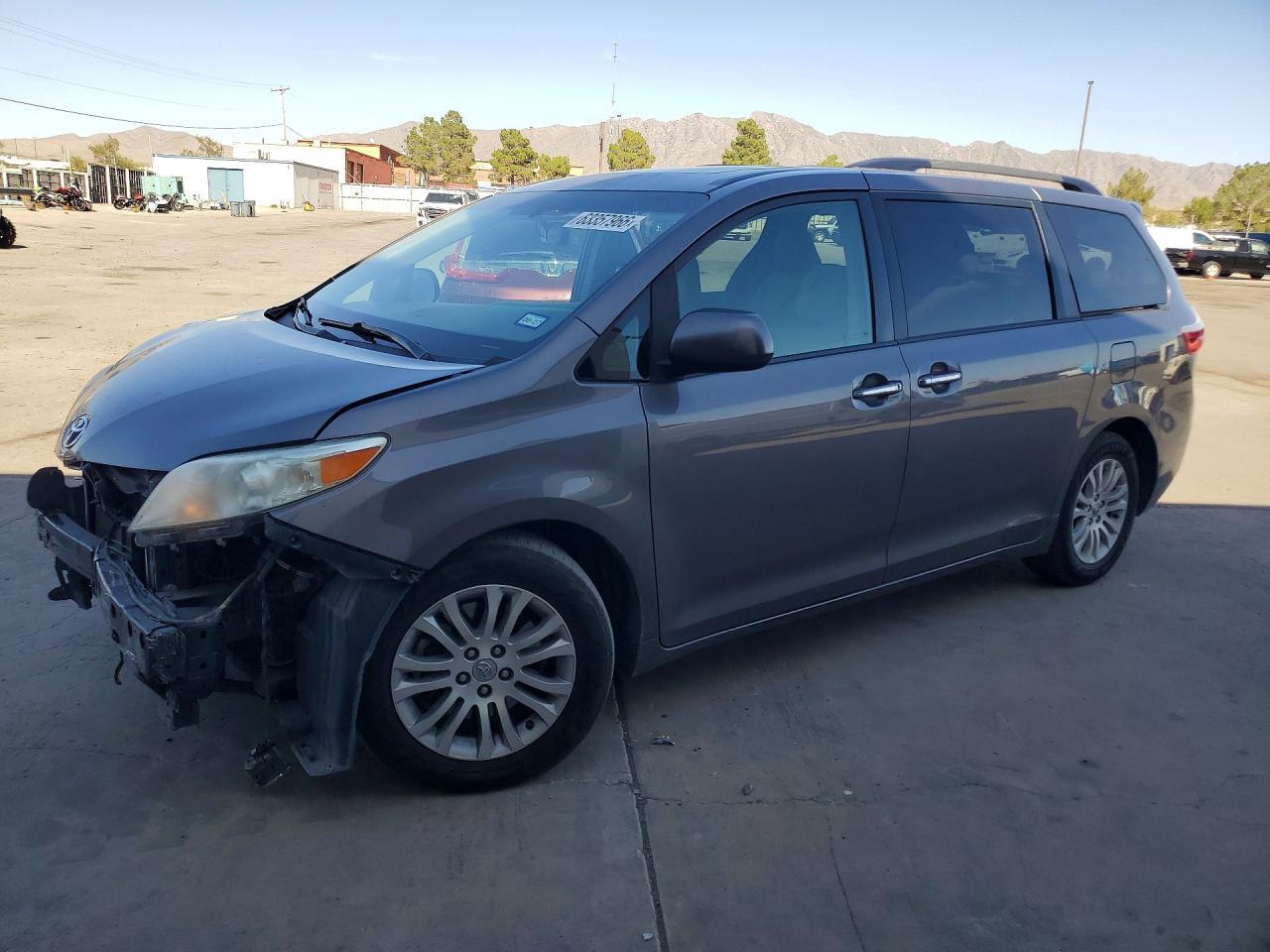 2017 Toyota Sienna Xle Premium 8-Passenger - zdjęcie główne