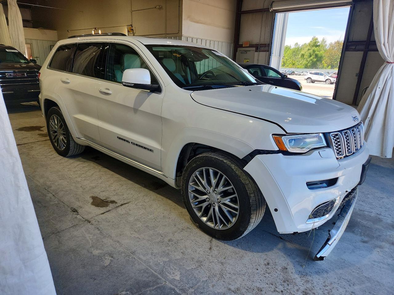 2017 Jeep Grand Cherokee Summit - zdjęcie 4