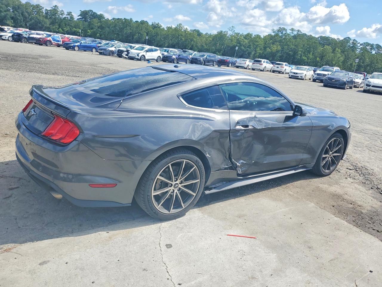 2019 Ford Mustang - zdjęcie 3